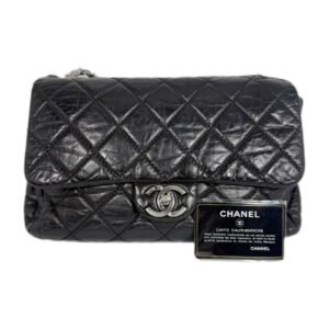 Chanel Chevron Flap Bag Medium 99% New Black Crossbody bag 20 Series Patent Calfskin