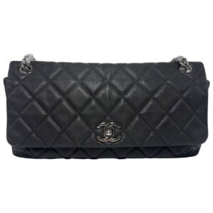 CHANEL Classic Flap Medium 99% New Black Crossbody bag 16 Series Caviar Leather